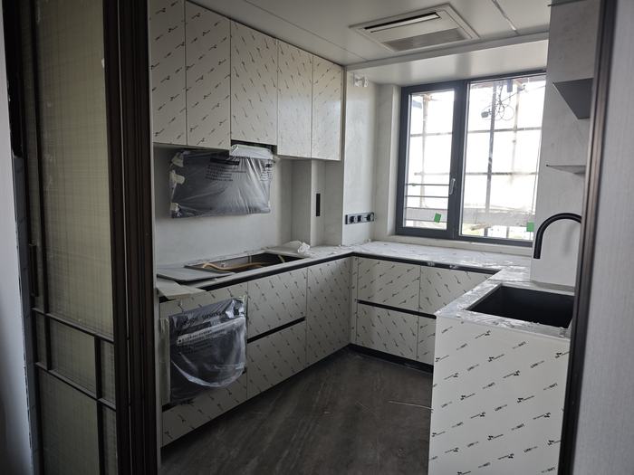 Hotel project door and cabinetry installation — vanven project photo 19